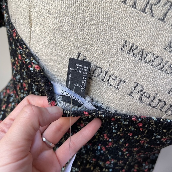 3/22 🧡 Multi coloured floral top - Picture 6 of 7